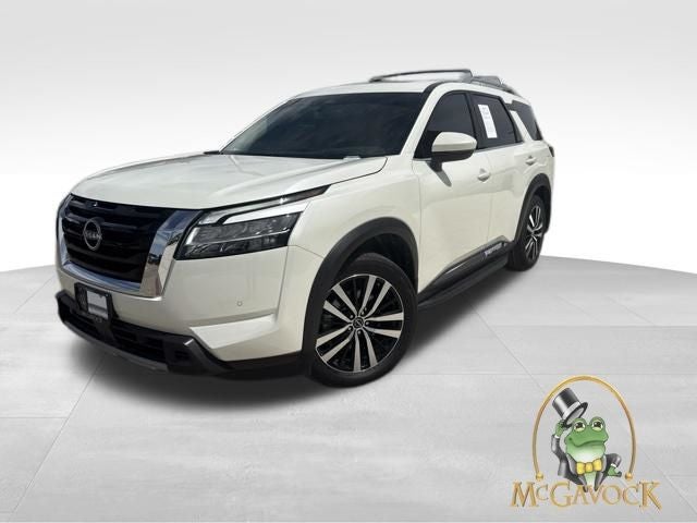 2023 Nissan Pathfinder Platinum in Pearl White Tricoat — front three-quarter view