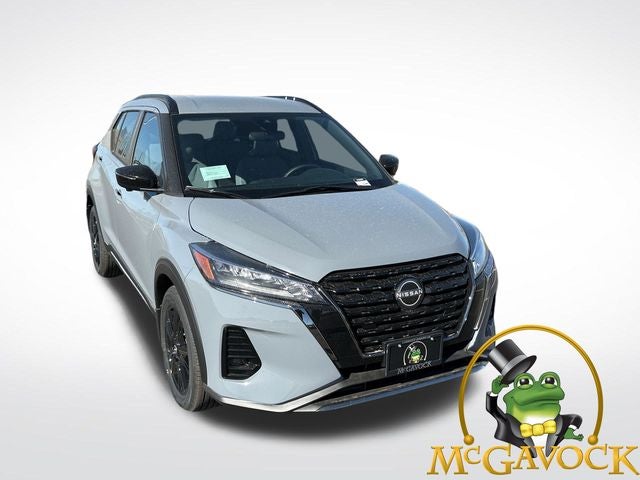 2024 Nissan Kicks SR in Boulder Gray Pearl — front three-quarter view