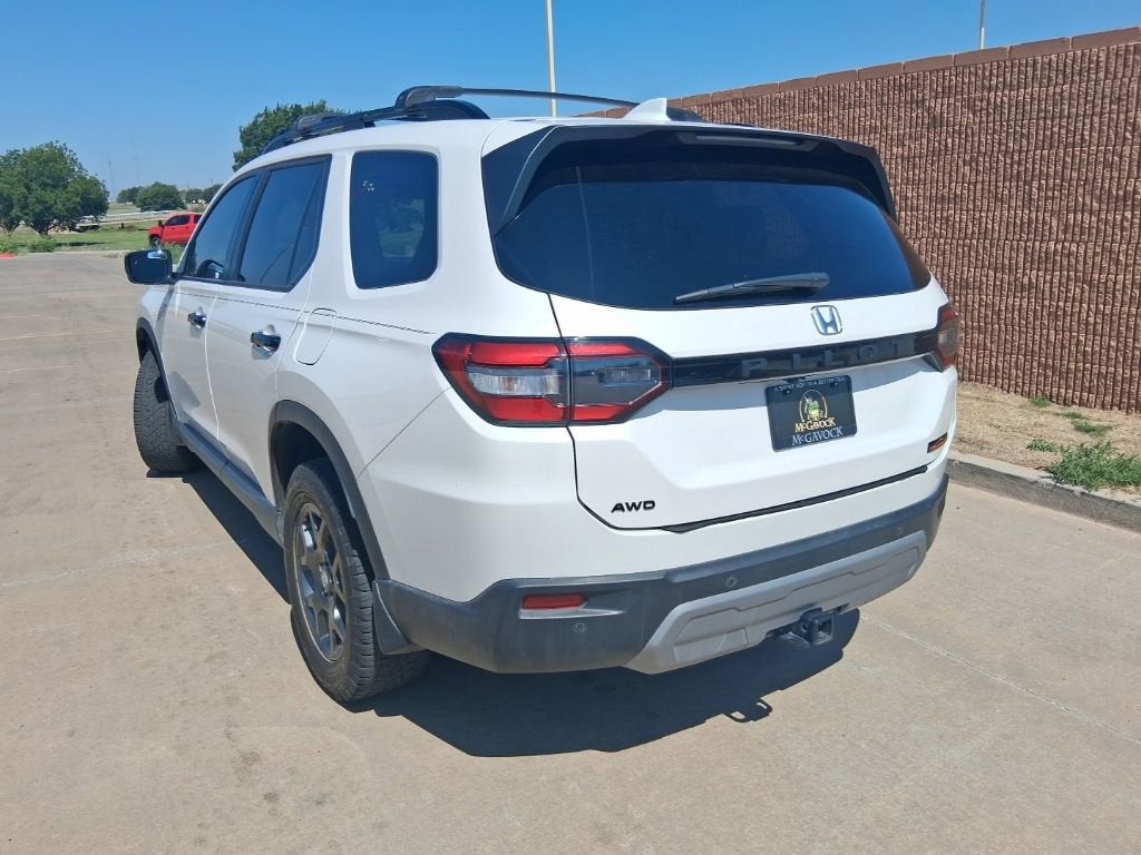 2023 Honda Pilot — rear three-quarter view